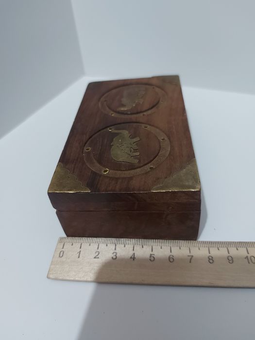 Шкатулка деревянная.