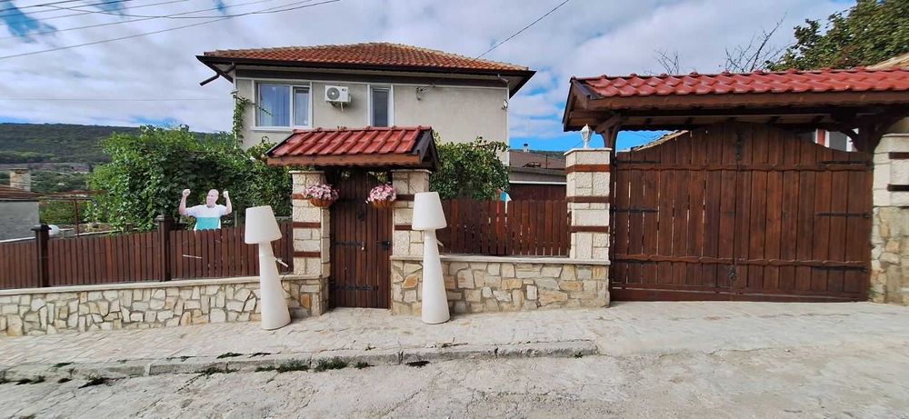 ПРОДАВА къща в гр. ДЕВНЯ