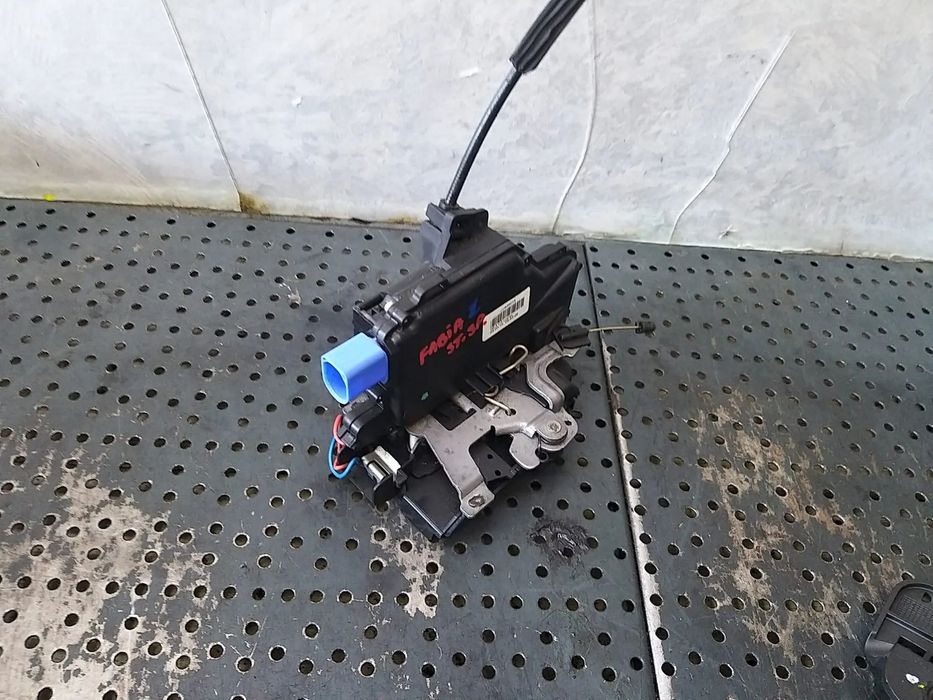 Broasca usa stanga spate skoda fabia 2 5j 5j0839015