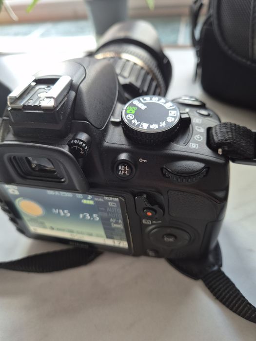 Nikon D3100 DSLR cu obiectiv TAMRON