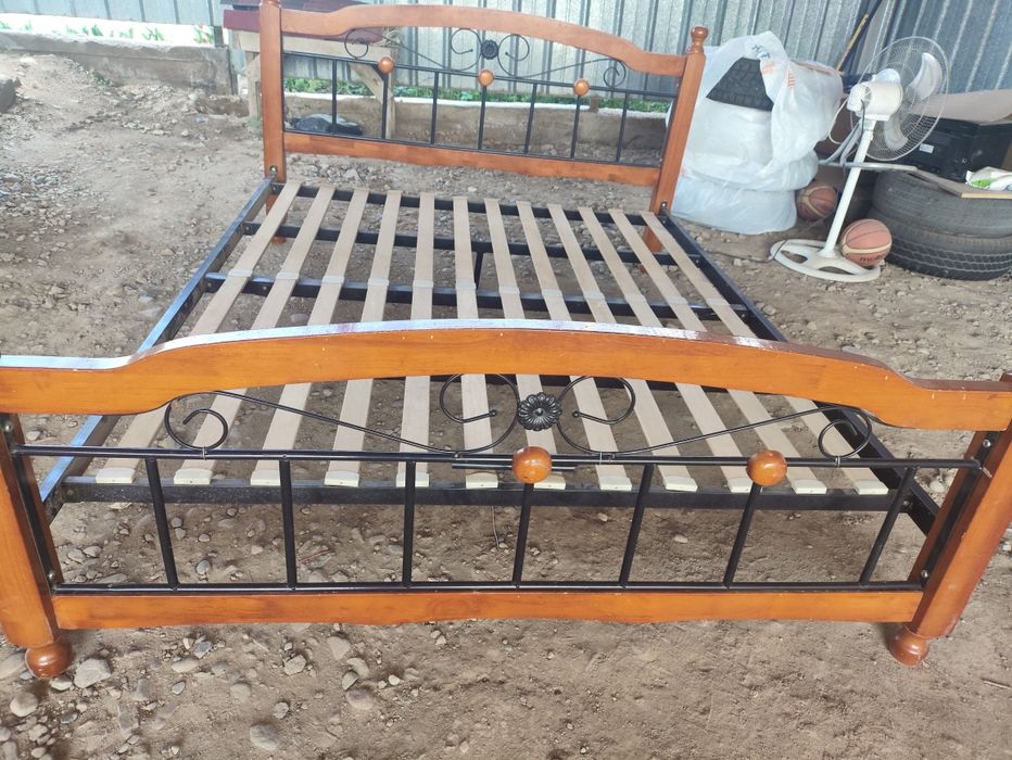 Продам 2 х спальную кровать