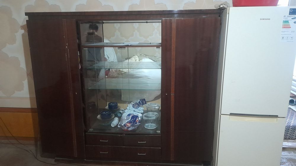 Прадаёотса стенка  3×2.5