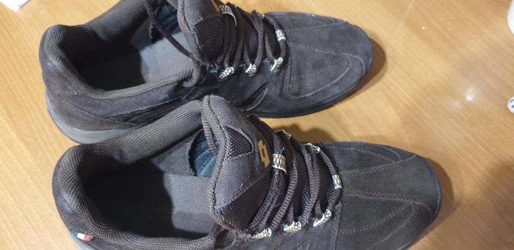 Продам кроссовки