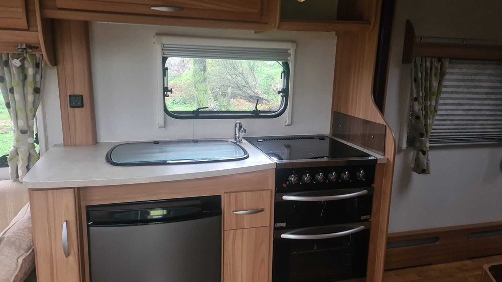 Бърза продажба: Каравана Lunar Clubman 2011 SI – Отлично състояние