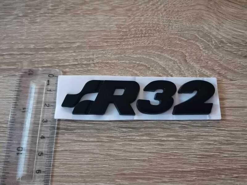 черна емблема Volkswagen R32