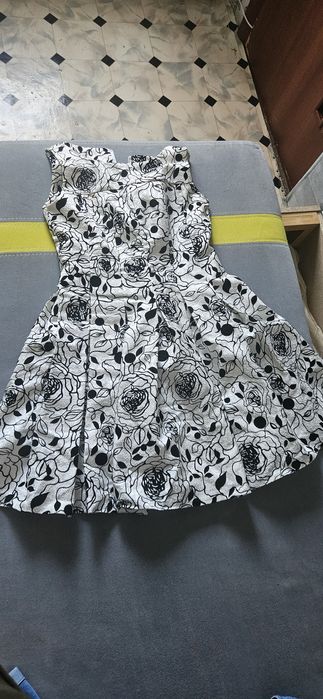 Продам платья и пальто