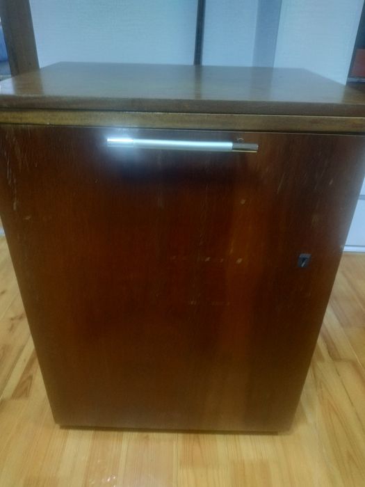 Стол- тумба для швейной машинки, на колесиках