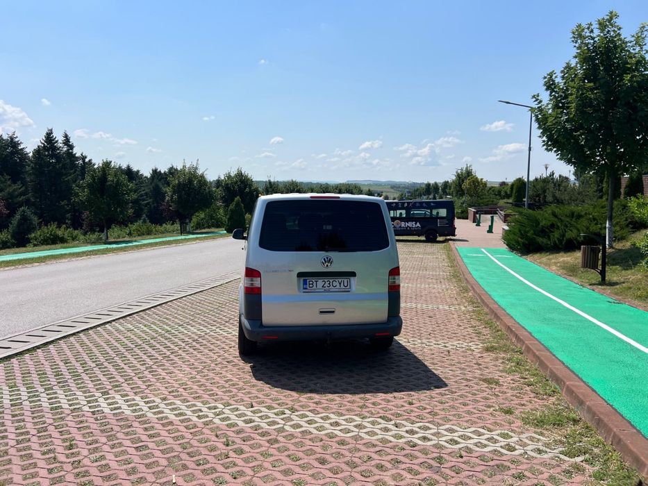 Vw T5 . 2,0 TDI . 8+1 locuri .