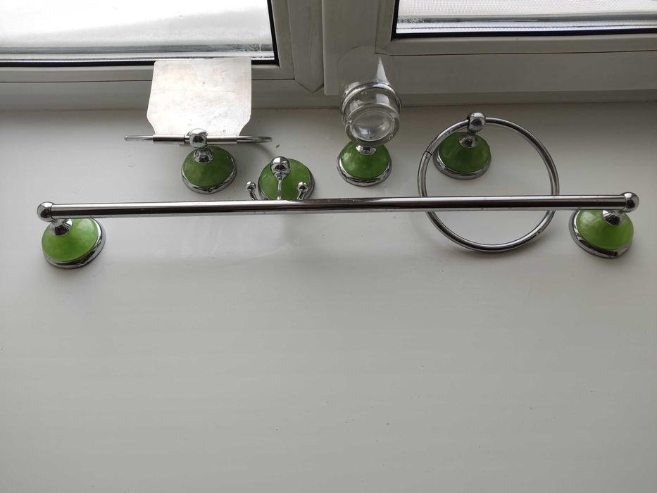 Продам набор с зеркалом в ванную комнату