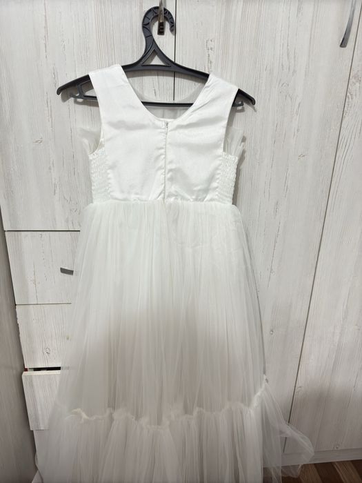 Нарядный платье продается