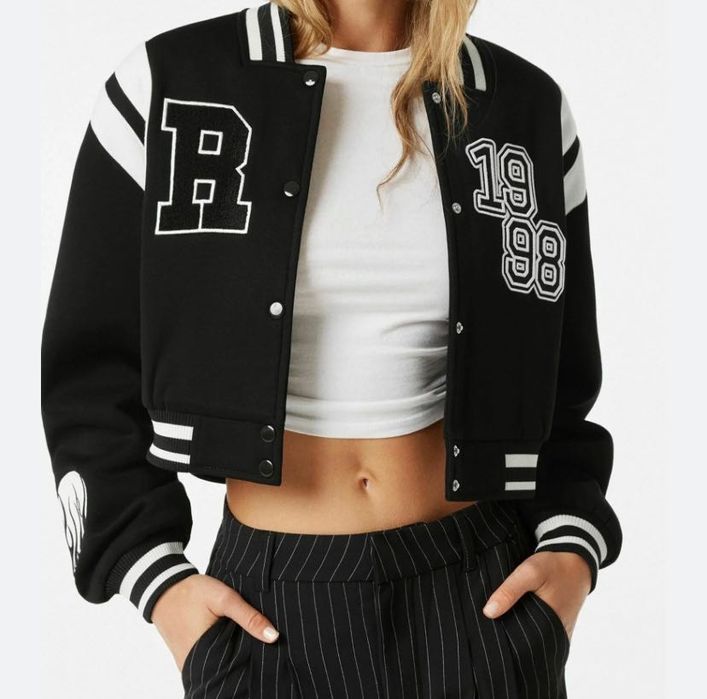 Късо varsity/bomber яке от Bershka