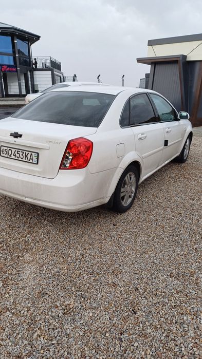 Ласетти 1.8 сотилади