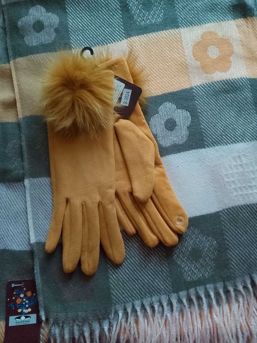 Шал , ръкавици / зимни /