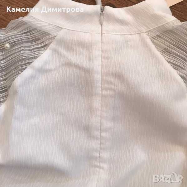 Нежна бяла блуза с перли.