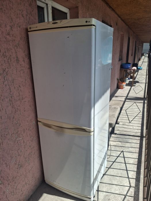 Продам холодильник елжи