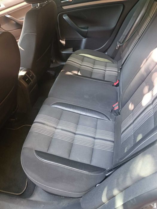 Vand  autoturism Wv Golf an fabric. 2013, diesel,1600 cmc, 77 kw, break, culoare maro metalizat, 178116 km in crestere.