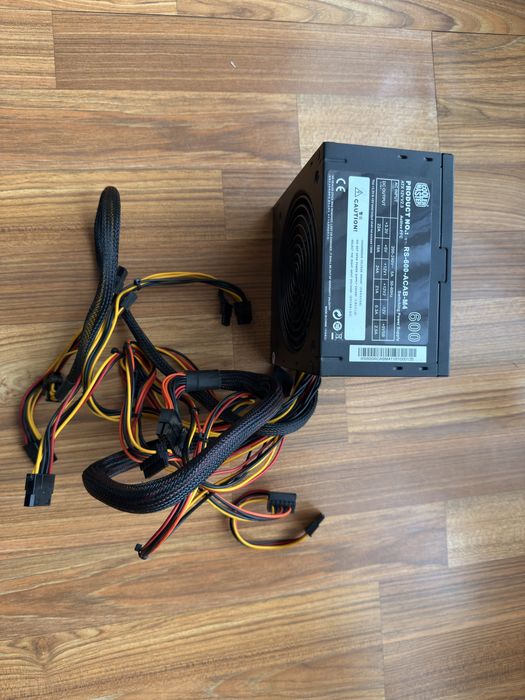 Компютърна кутия Cooler Master с захранване и записвачка