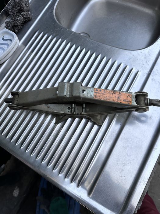 Продам домкрат оригинал