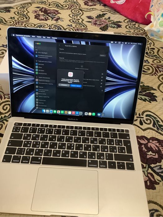 Продам macbook air 2019