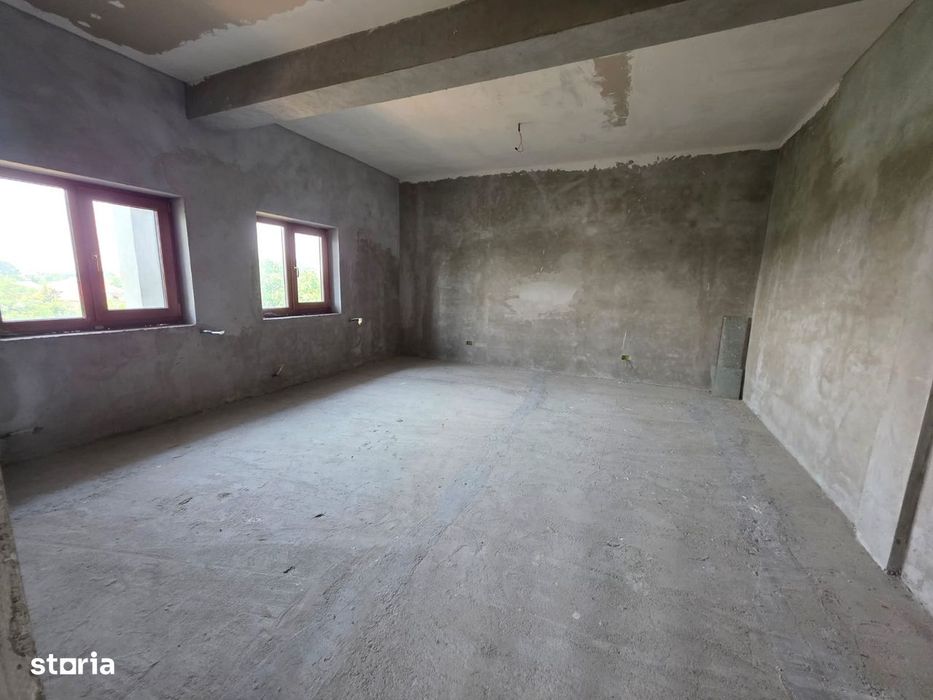 Vilă în Roman parter + etaj, teren 700 mp, din cărămidă