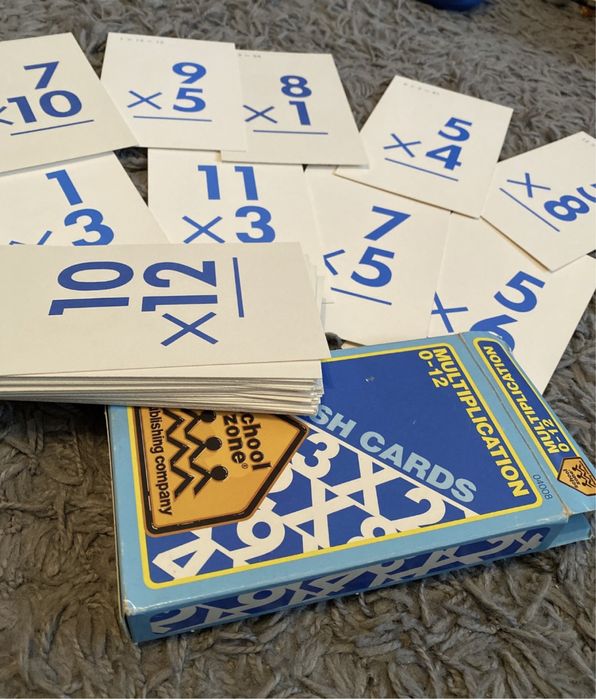 Diferite jocuri educative (alfabetul, tabla inmultirii/cartonase/etc)