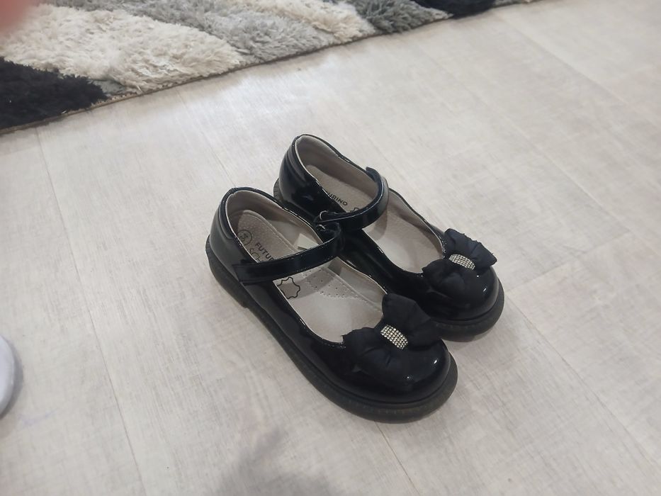 Продам детские туфли
