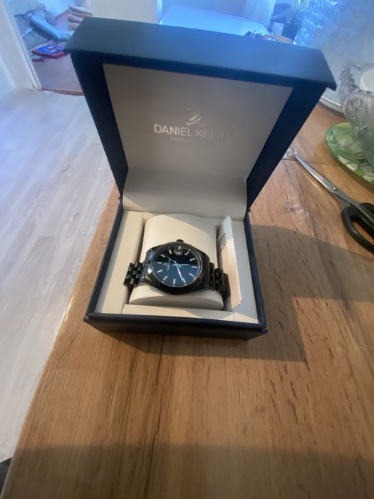 Продам часы новые Deniel klean