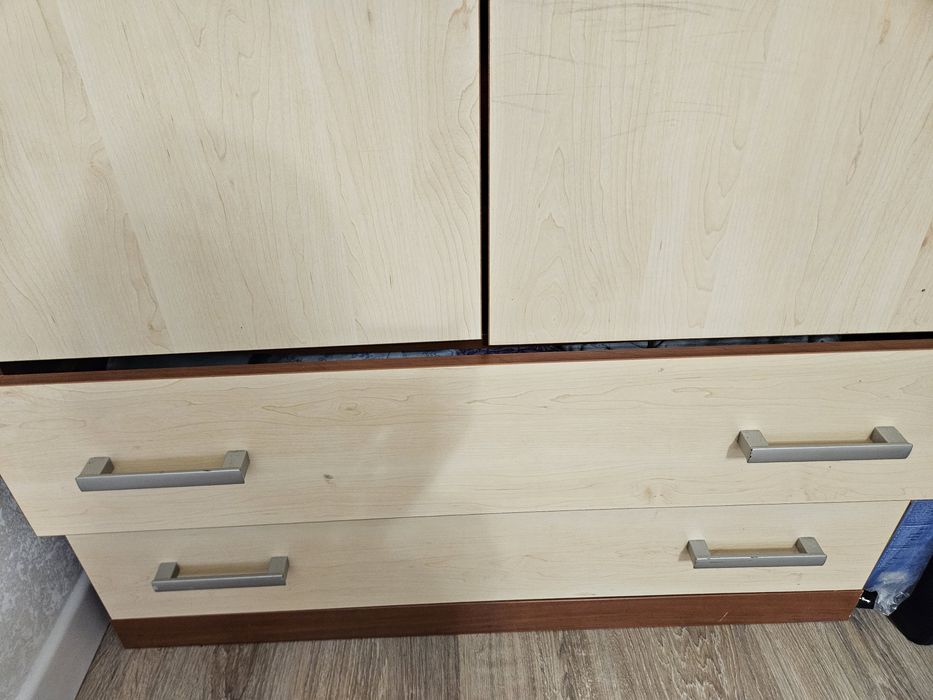 Продам шкаф вместительный