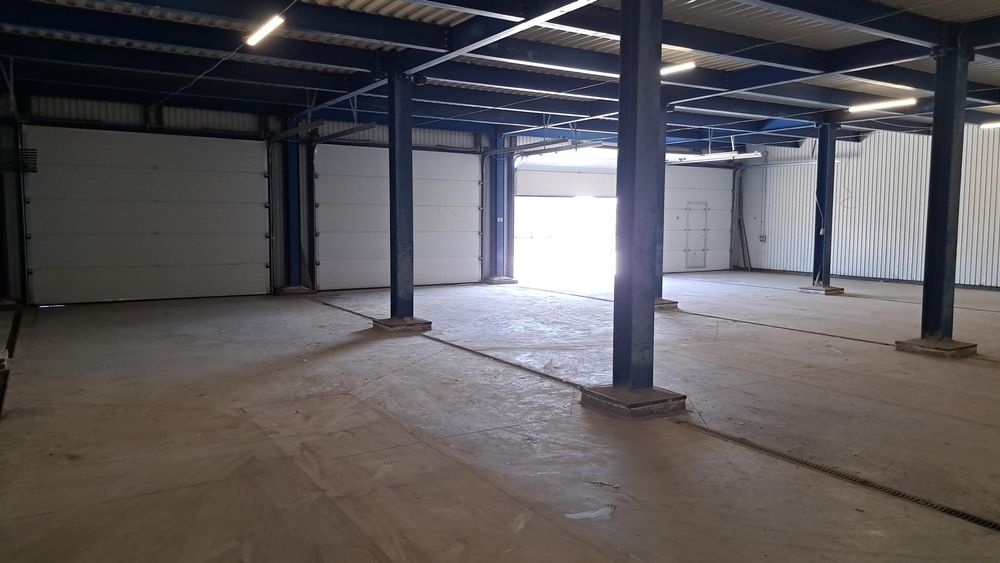 Inchiriez hala metalica langa piata auto