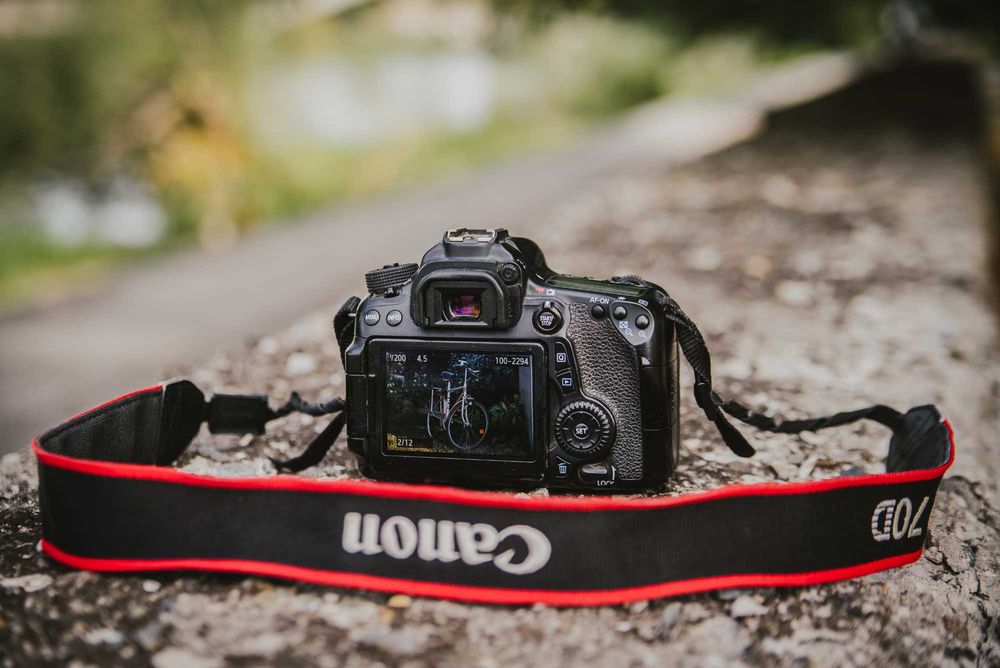 Aparat foto canon 70d cu obiectiv 18-55 mm cu stabilizare