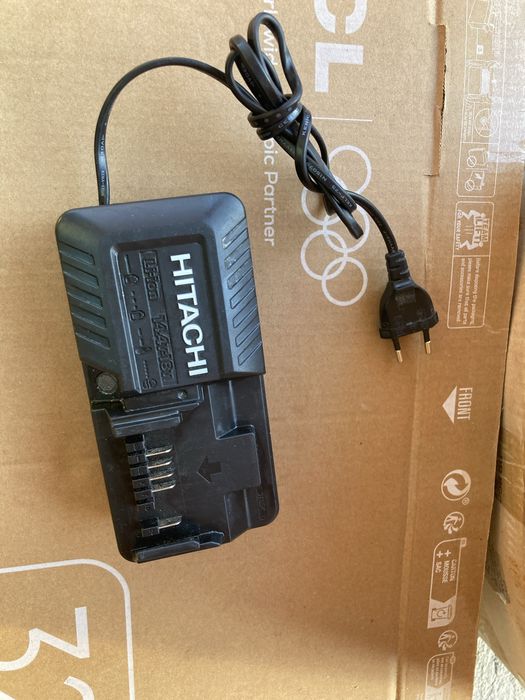 Alimentator incarcator Hitachi 14,4-18v 2A