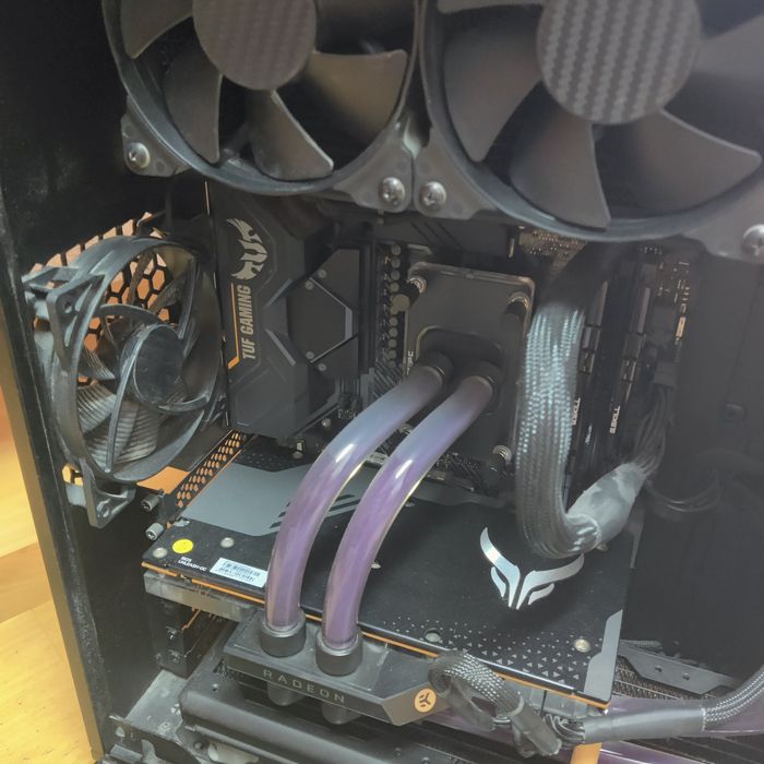 Desktop liquid cooling, Ryzen 7 3700x, rx5700xt, 32ram, 1 Tb Cluj