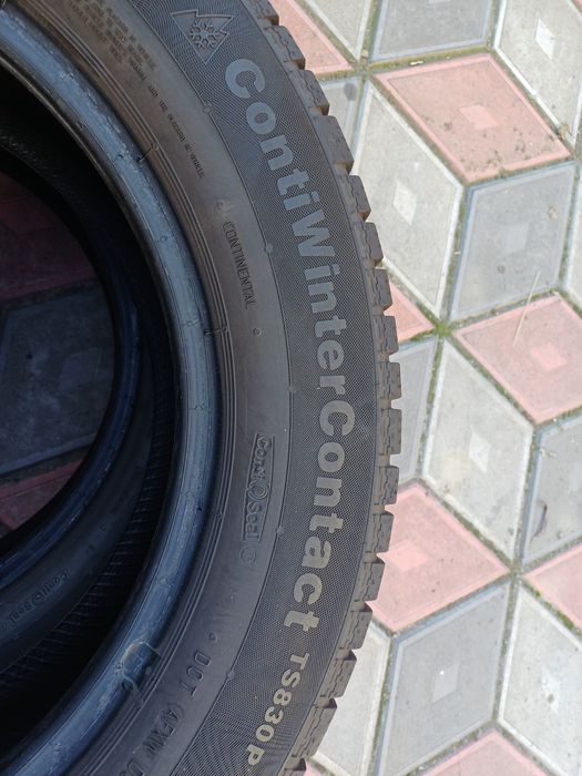 Vand 4 anvelope de iarna 205 60 r16 CONTINENTAL foarte bune