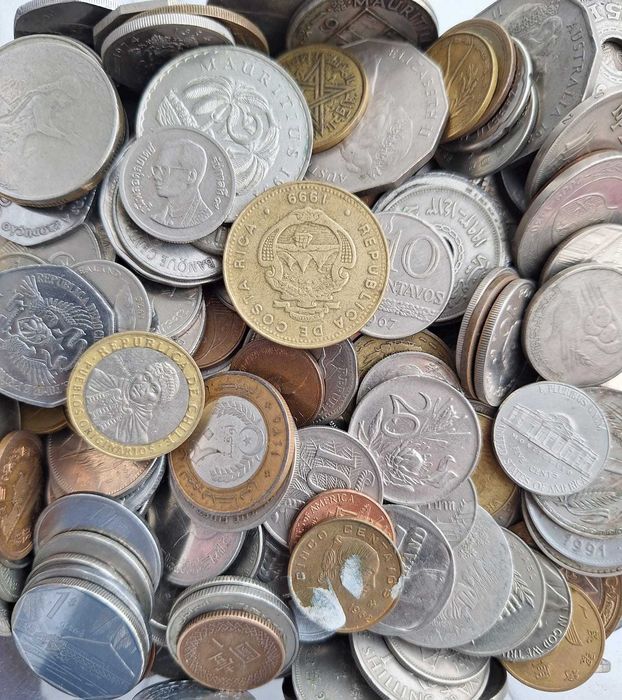 LOT peste 800 monede straine == America, Asia, Africa==