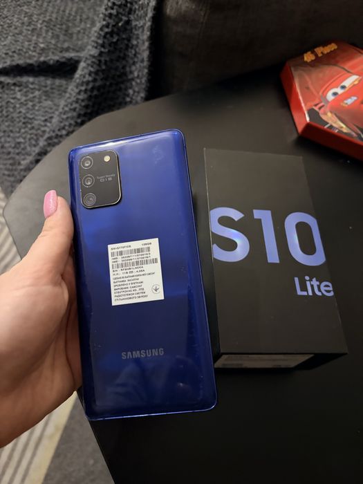 Срочно продам Samsung Galaxy S10