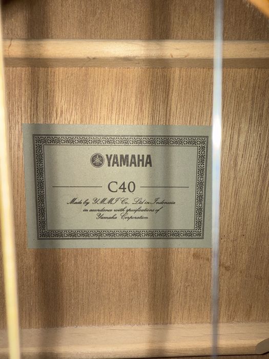 Гитара YAMAHA C40 оригинал.