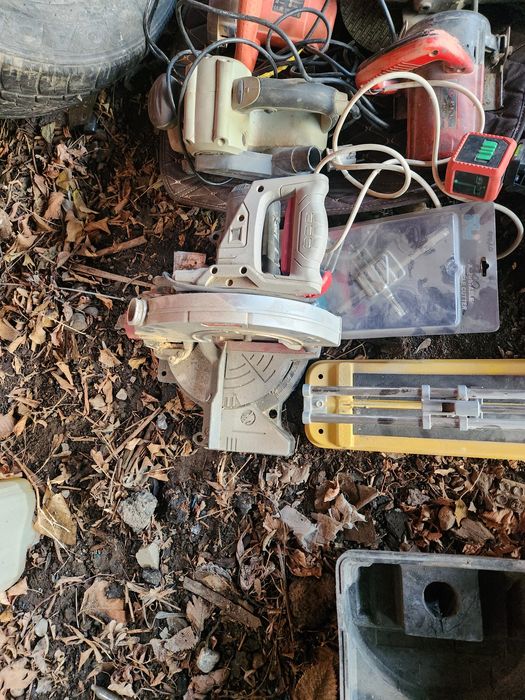 Инструмент строительный