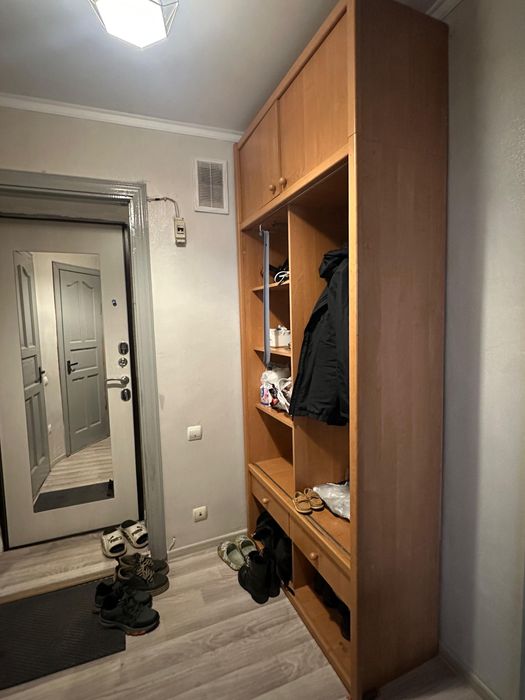 Продается шкаф для прихожей