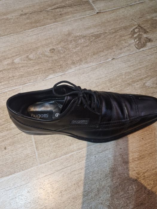 Vind pantofi 42 bugatti.