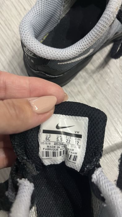 Маратонки Adidas и Nike размер 22