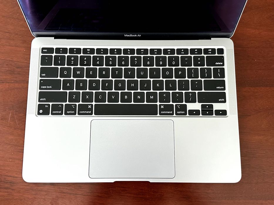 MacBook Air 2020 год 256 гб 8 гб Озу Space Grey