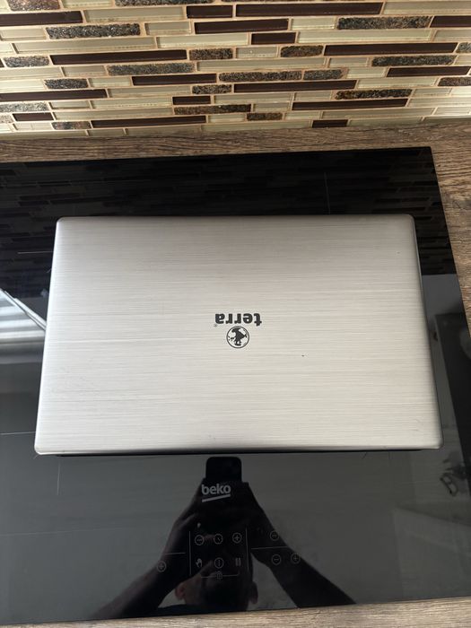 Laptop 17,3 ideal filme• i5-6300HQ • Taste luminate• Baterie cu 9% uzura ( 3-4 ore)