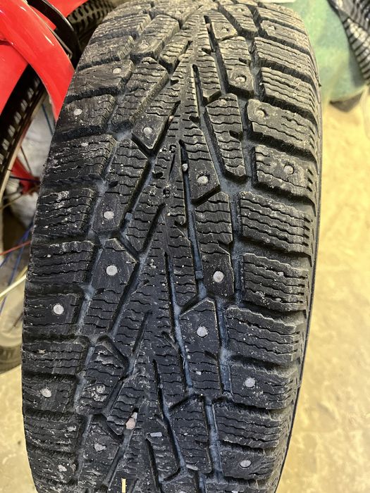 Резина зимняя шипованная.