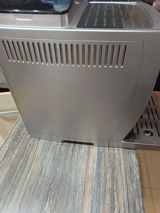 Продавам кафемашина DeLonghi ECAM (за ремонт или за части)