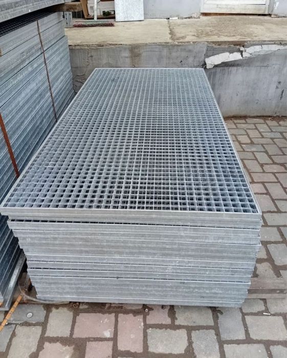 Trepte și gratare zincate