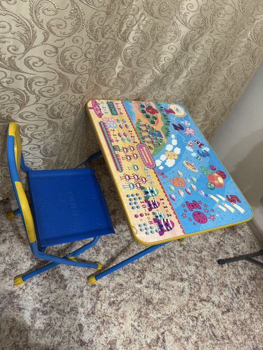 Детский стол и стульчик