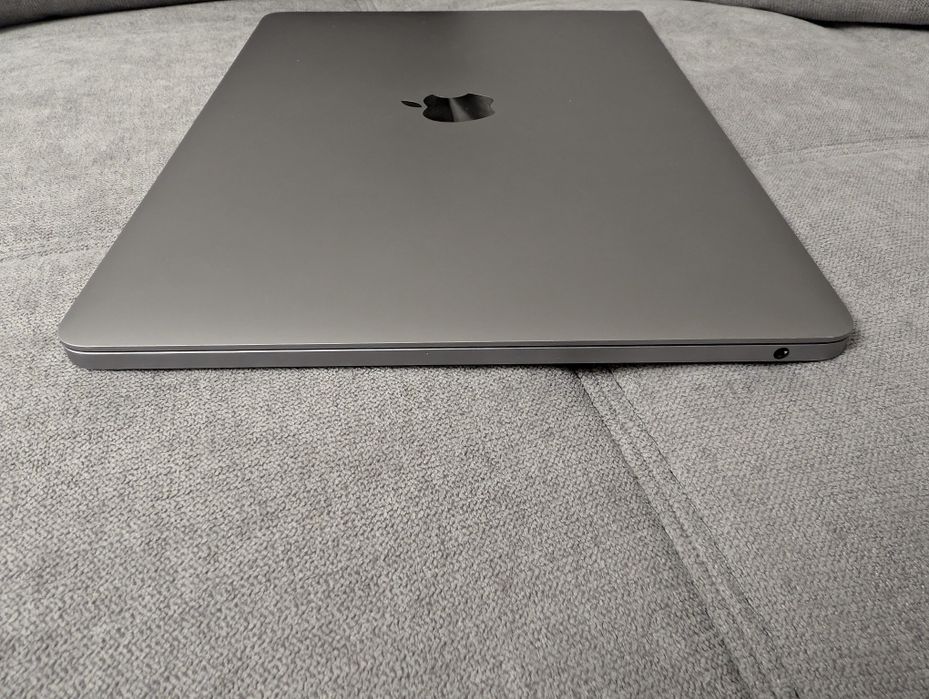 Лаптоп Macbook PRO 13 M1 2020 16GB 256GB SSD с НОВА БАТЕРИЯ
