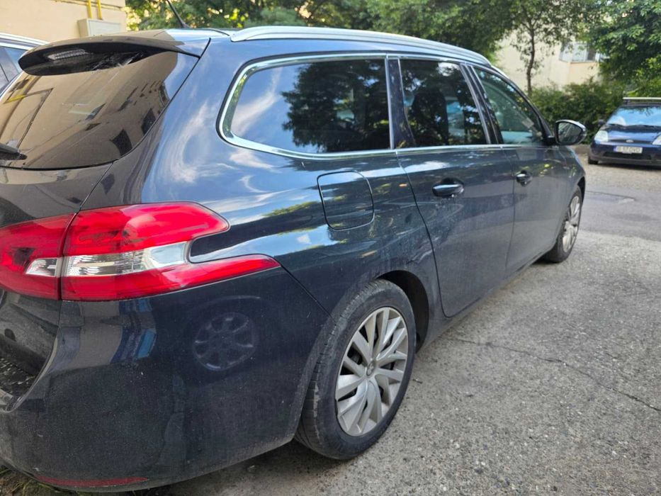 Masina Peugeot 308 Pure Tech 1.2 Benzina