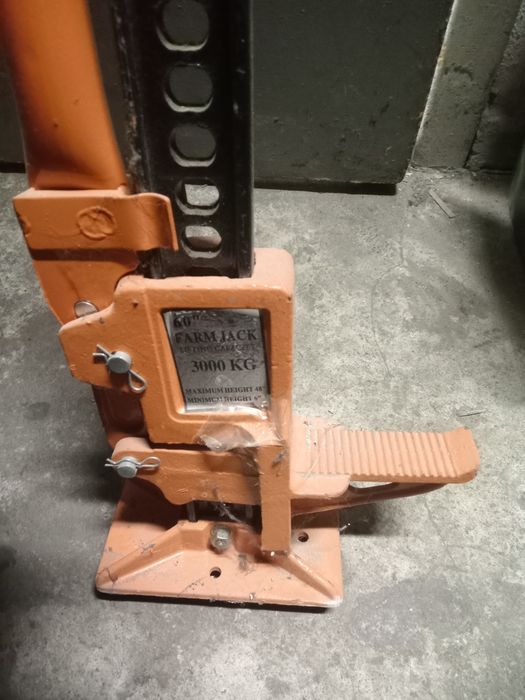 Продам домкрат FARM JACK