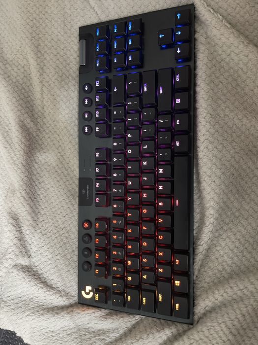 Продам клавиатуру Logitech G915 TKL
